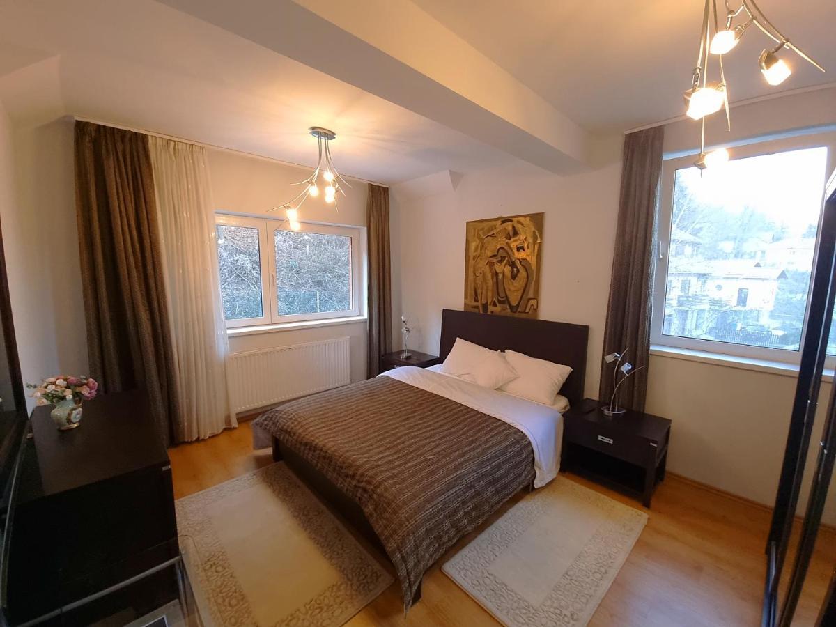 Marble Villa: Luxury Estate - Central But Intimate Sinaia Exterior foto