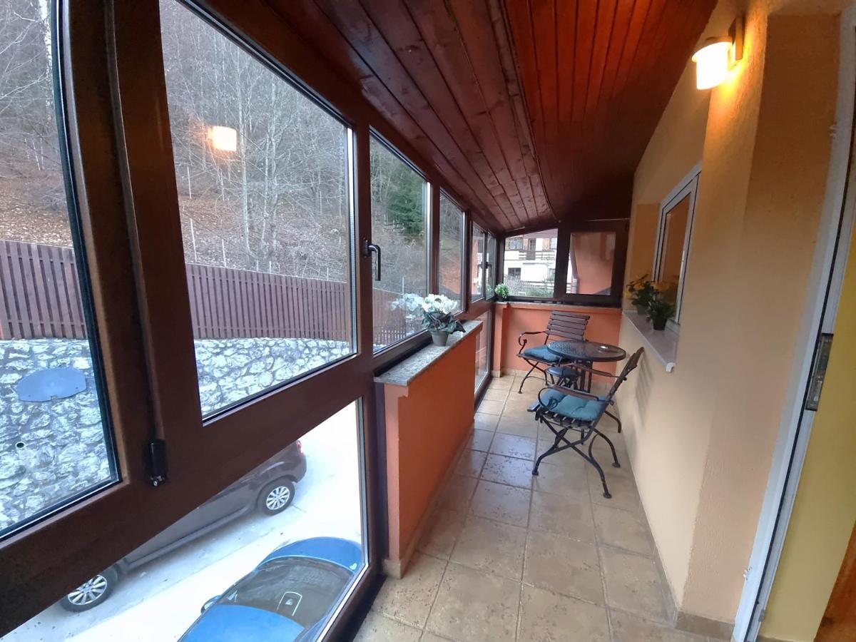 Marble Villa: Luxury Estate - Central But Intimate Sinaia Exterior foto